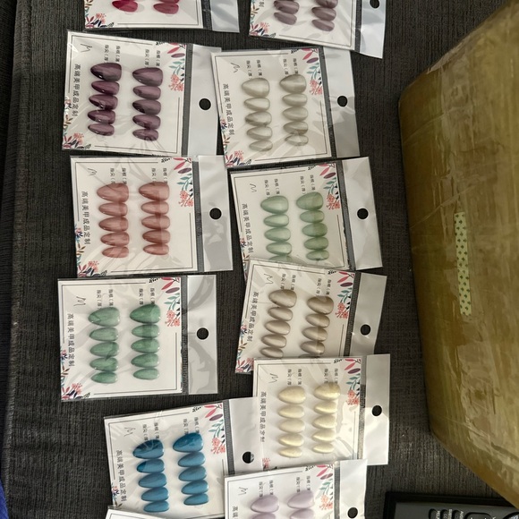 Assorted Press-On Nail Set - Picture 2 of 16